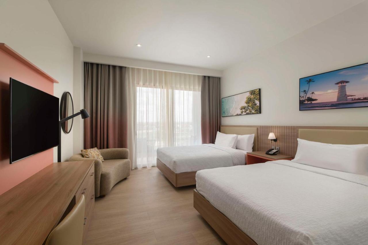 Hilton Garden Inn ラ・ロマーナ エクステリア 写真