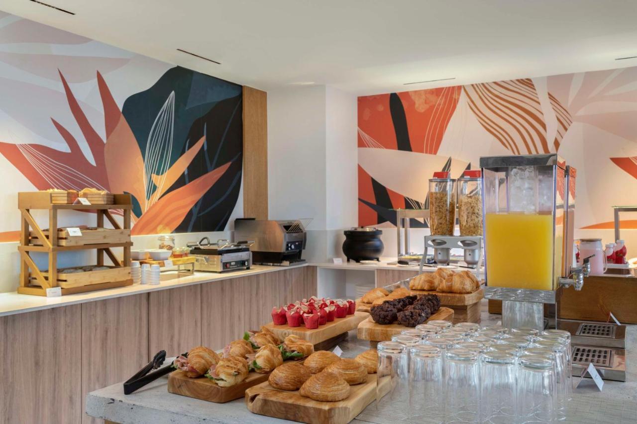 Hilton Garden Inn ラ・ロマーナ エクステリア 写真